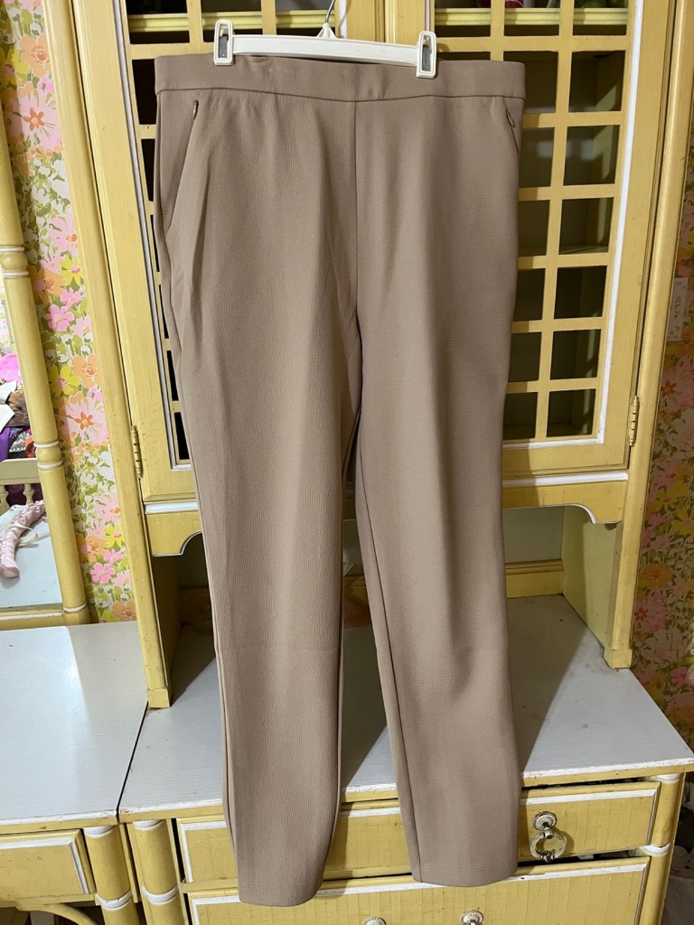 Nina Leonard Cropped Tailored Pants in Tan